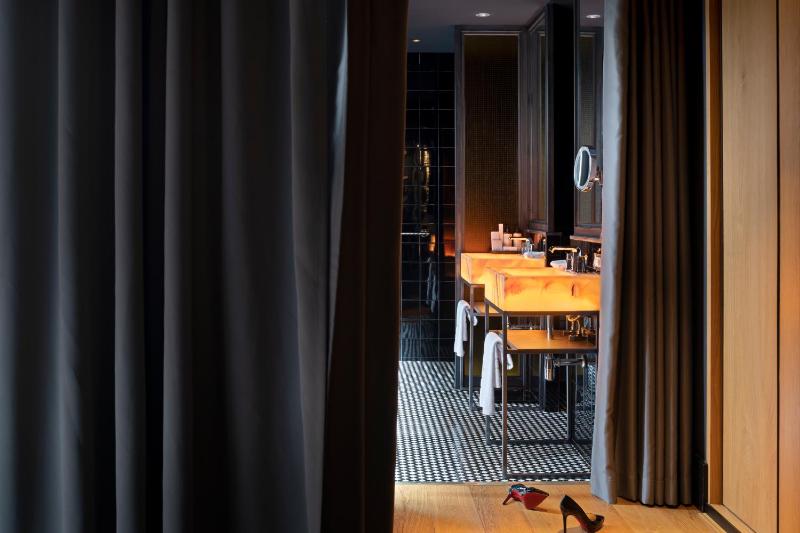 Hotel Lobby - image 12