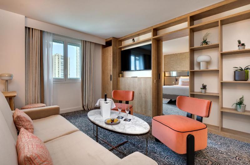 Deluxe King Suite with Sofa Bed image 1