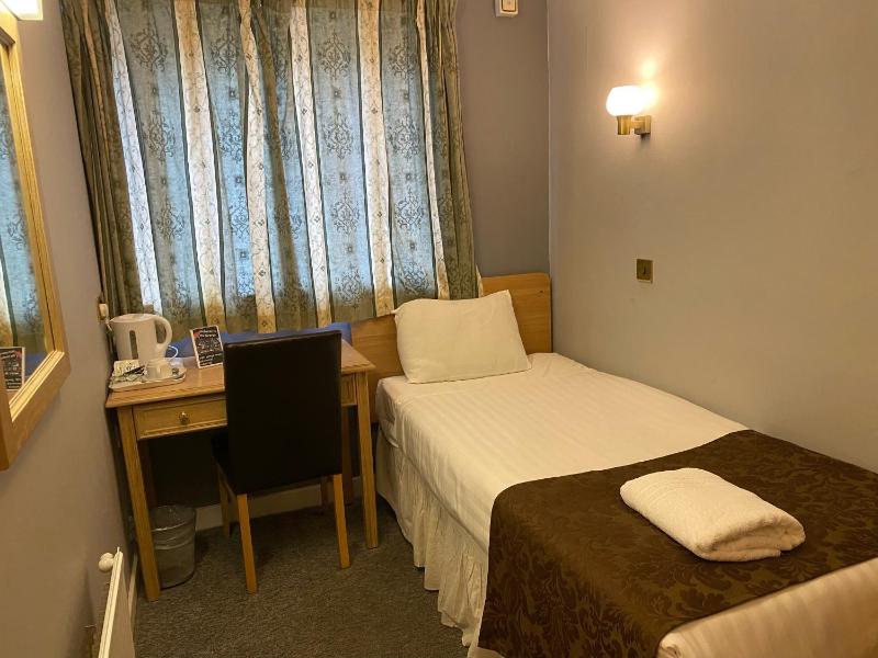 Standard Single Room image 3