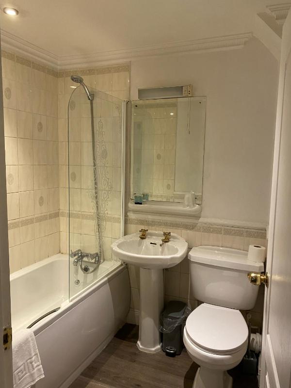 Standard Twin Room image 3