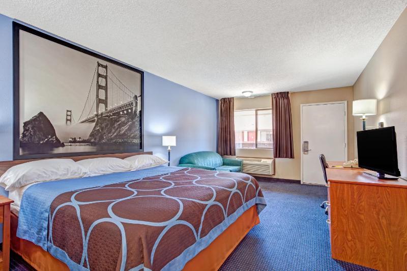 Deluxe King Room - Non-Smoking image 3