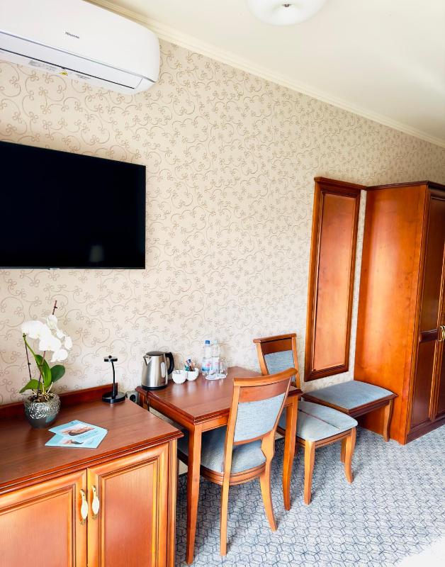 Standard Double or Twin Room image 4
