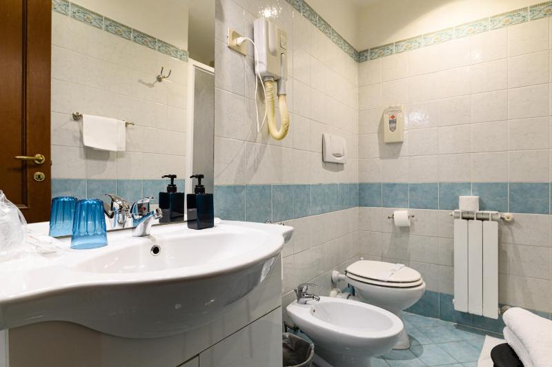 Double Room with Balcony image 3