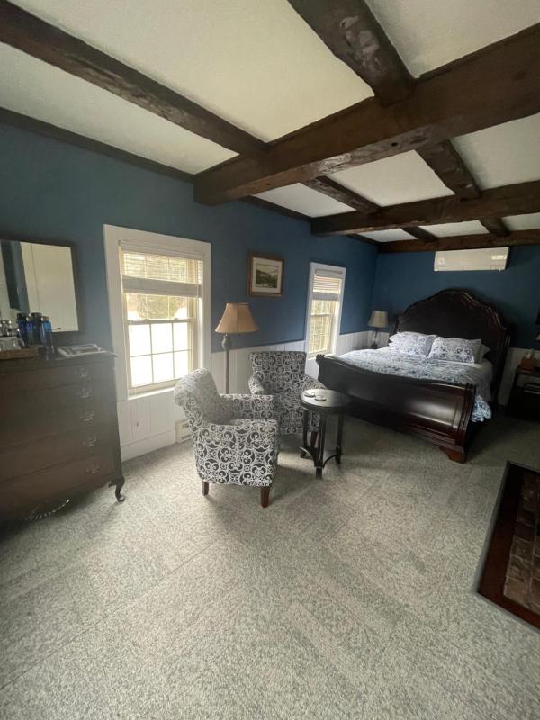 Deluxe Queen Room with Spa Bath image 2