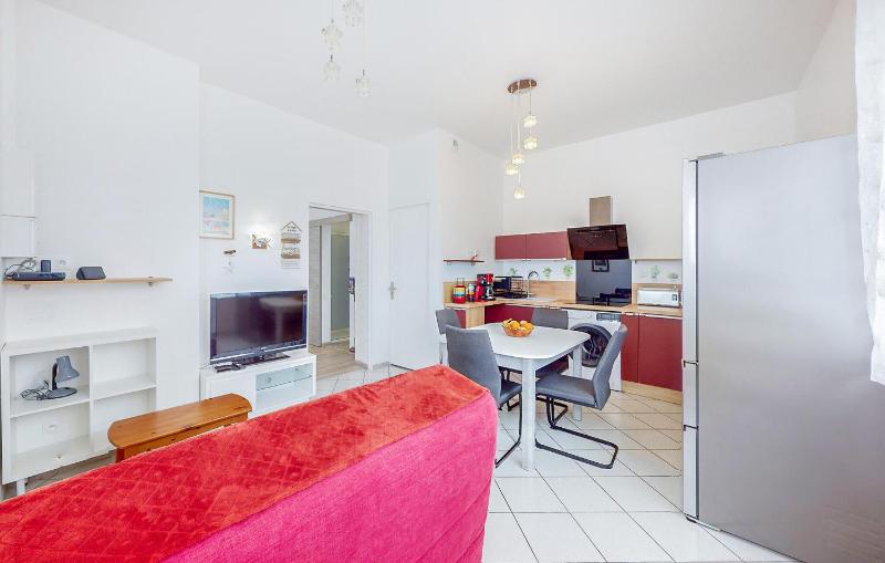 1 Bedroom Cozy Apartment In Royan - image 19
