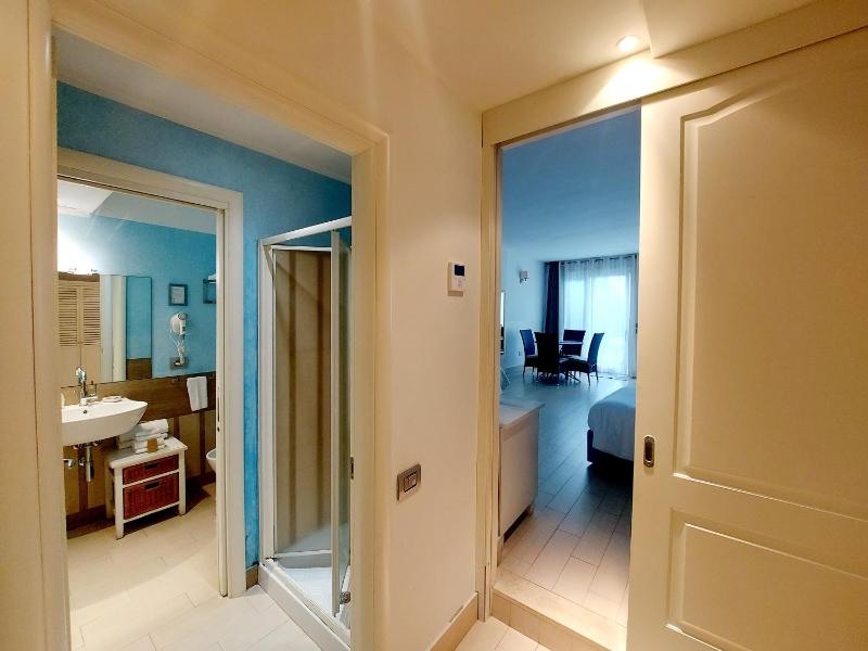 One-Bedroom Apartment with Patio image 4