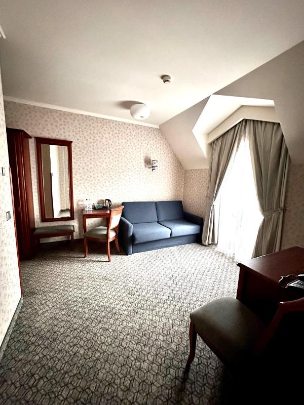 Family Suite with Balcony image 1