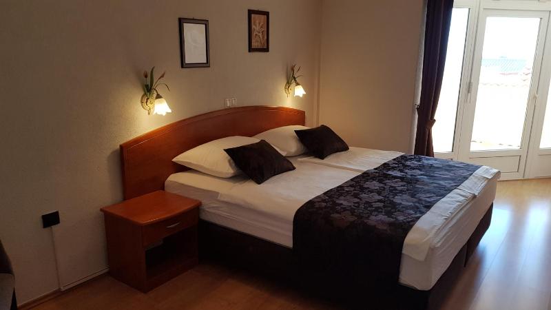 Superior King Room image 4