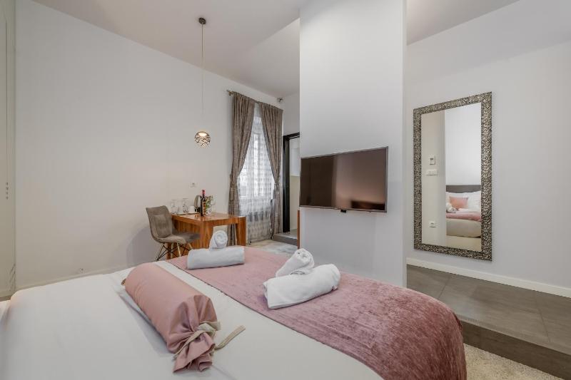 Starlight Luxury Suites - image 10