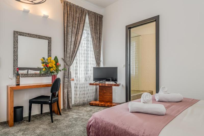 Starlight Luxury Suites - image 14