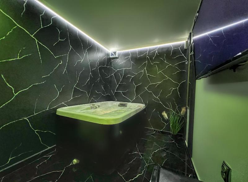 Luxor - Private Jacuzzi Boulevard Suites - image 2