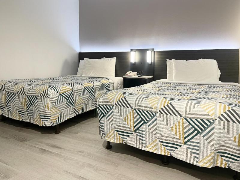 Quadruple Room image 2