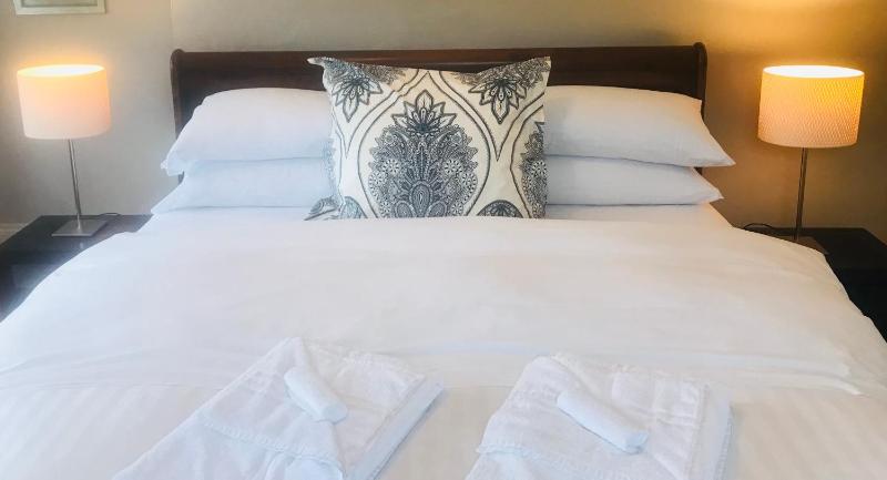 Deluxe King Room image 2