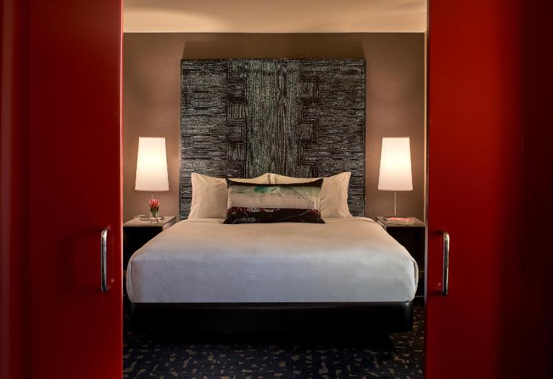 King Room with Skyline View - Non-Smoking image 3