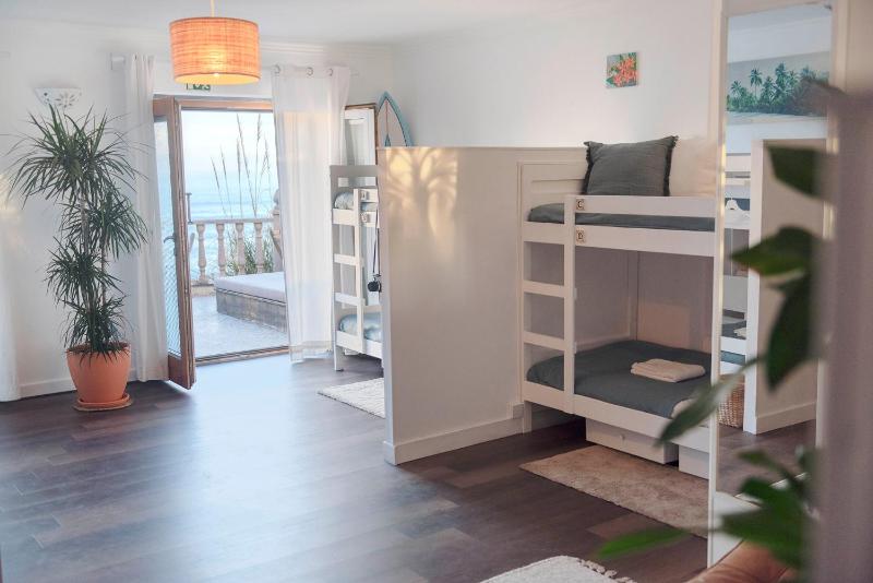 Bed in Mixed Dormitory Room with Sea View image 4