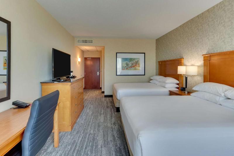 Deluxe Queen Room with Two Queen Beds image 3