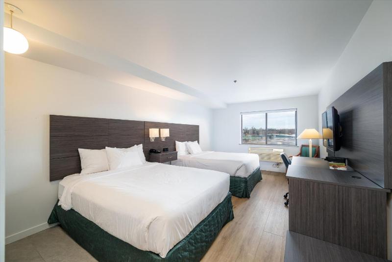 Queen Room with Two Queen Beds - Disability Access/Non-Smoking image 3