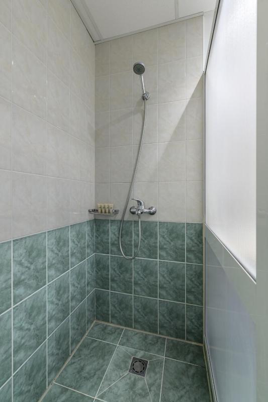 Single Room image 3
