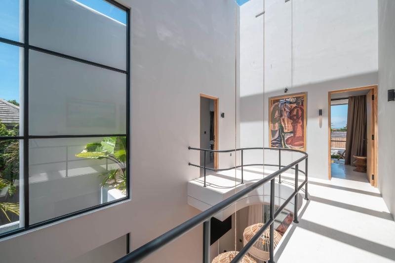 Berawa Breeze - Chic 4BR Beachside Oasis with Sauna - image 9