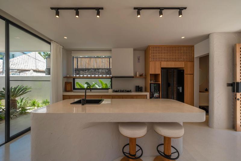 Berawa Breeze - Chic 4BR Beachside Oasis with Sauna - image 34