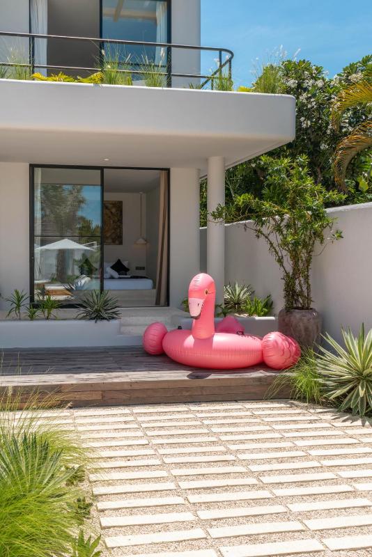 Berawa Breeze - Chic 4BR Beachside Oasis with Sauna - image 18