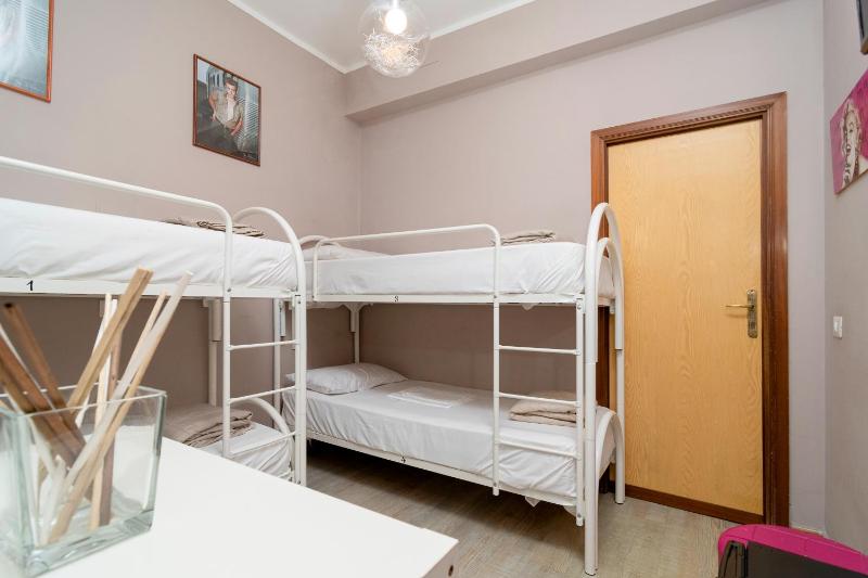 Single Bed in Mixed Dormitory Room image 3