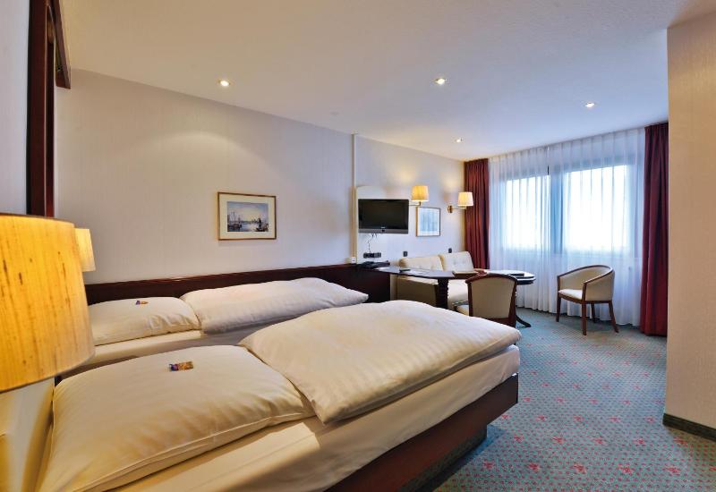 Comfort Double Room with Sofa Bed image 2
