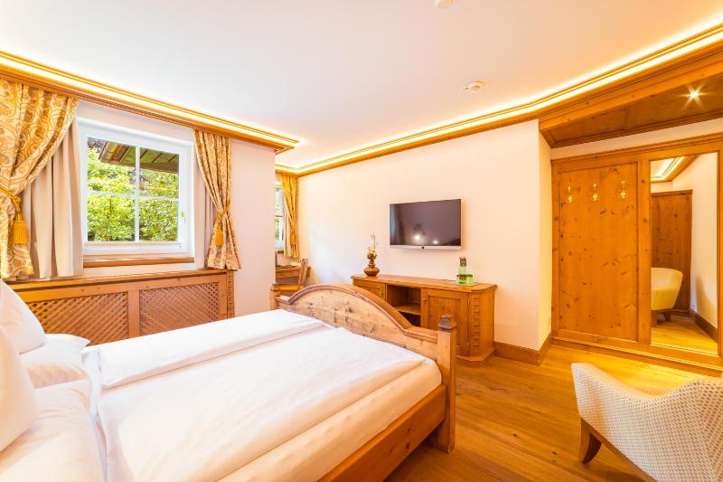 Economy Double Room image 3