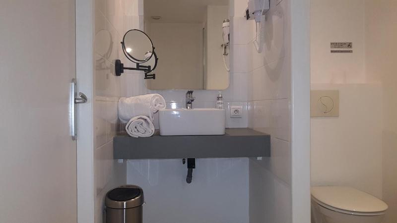 Medium Double Room - Port Side image 3