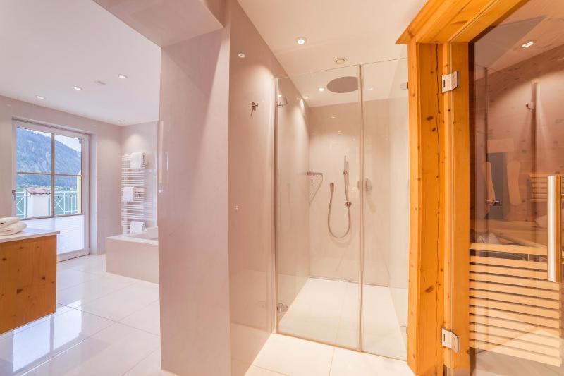 Suite with Lake View image 4