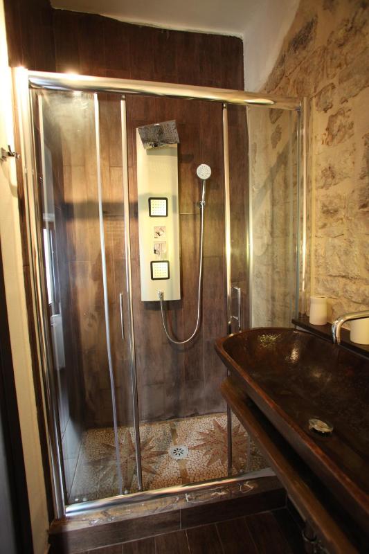 Double Room (2 Adults + 1 Child) image 4