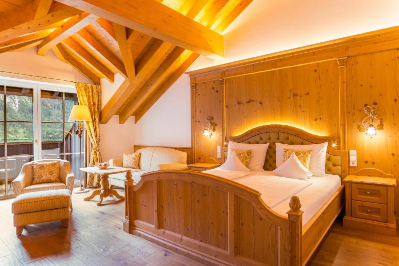 Deluxe Double Room with Balcony and Lake View image 1