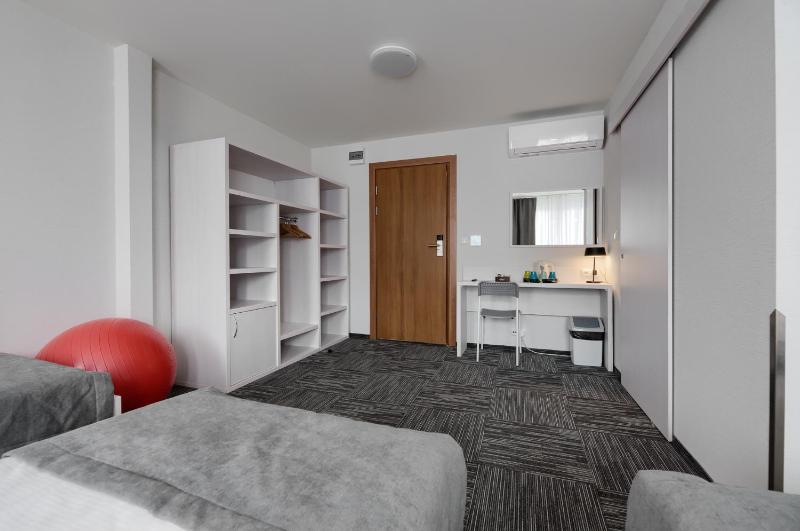 Deluxe Quadruple Room image 4