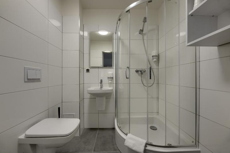 Deluxe Quadruple Room image 2