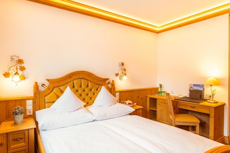 Standard Double Room image 3