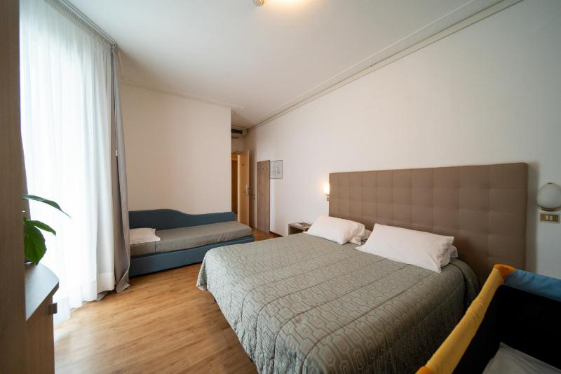 Superior Quadruple Room image 2