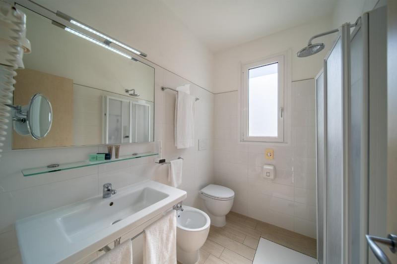 Double or Twin Room image 3
