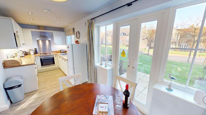 Willow Cottage - Part of the The Bay Filey Holiday Village with pool gym and direct beach access pub restaurant tennis and meadows walks - image 16