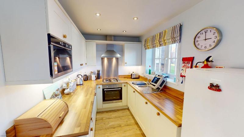 Willow Cottage - Part of the The Bay Filey Holiday Village with pool gym and direct beach access pub restaurant tennis and meadows walks - image 35