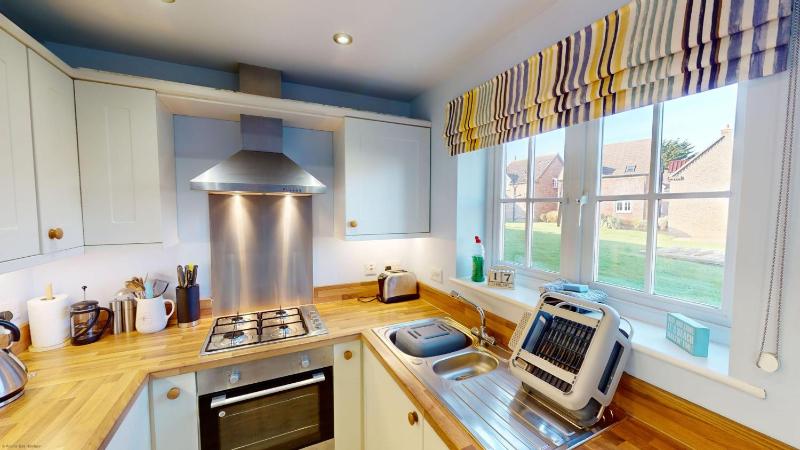 Willow Cottage - Part of the The Bay Filey Holiday Village with pool gym and direct beach access pub restaurant tennis and meadows walks - image 14