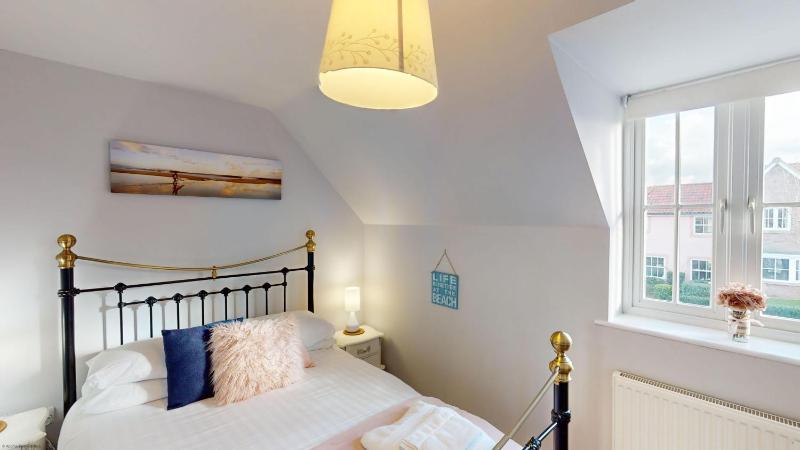 Willow Cottage - Part of the The Bay Filey Holiday Village with pool gym and direct beach access pub restaurant tennis and meadows walks - image 46