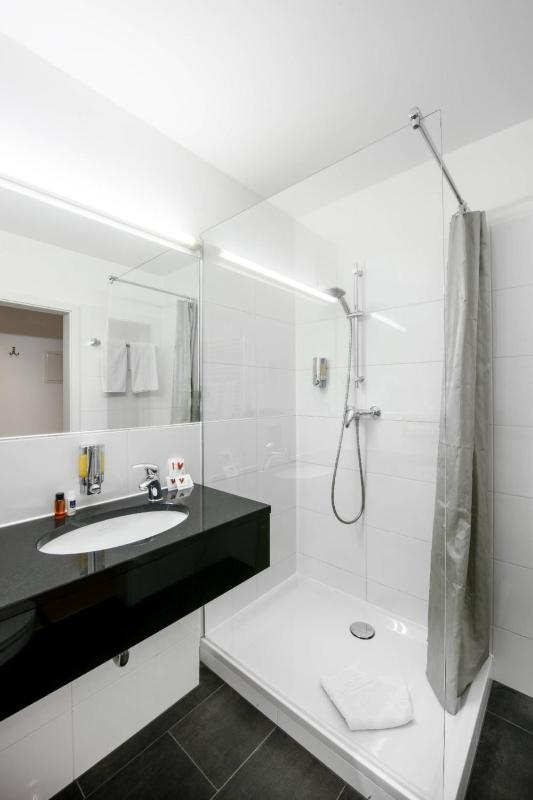 Single Room image 2