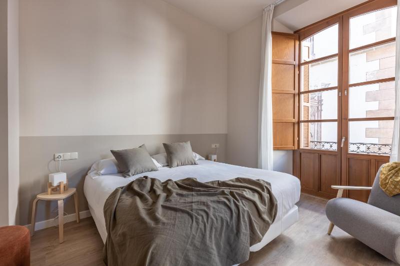 Studio with Balcony image 2