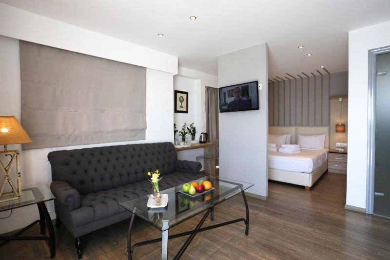 Deluxe Suite image 2