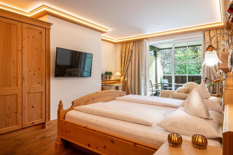 Double Room with Mountain View image 2