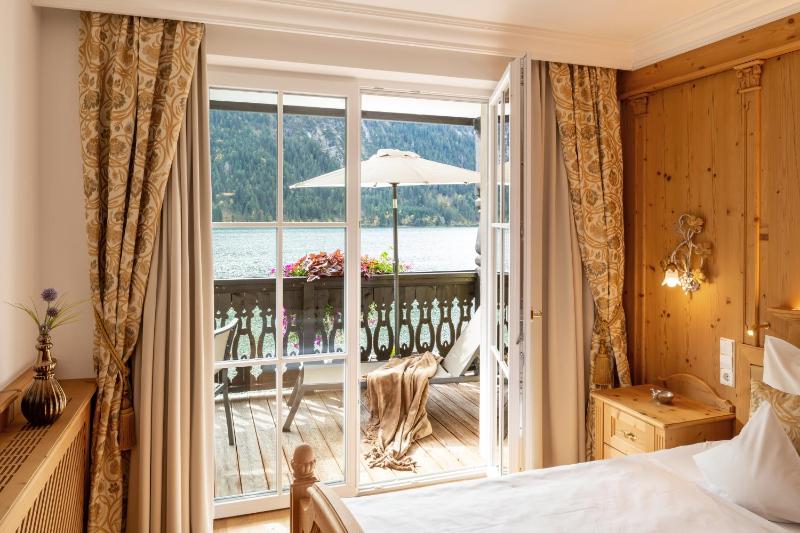 Double Room with Mountain View image 3