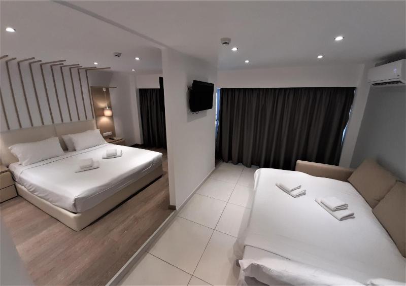 Quadruple Room image 2