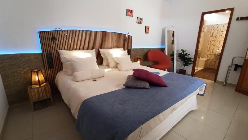 Suite with Garden View image 2