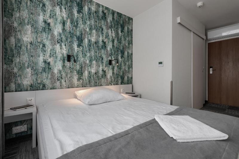Small Double Room image 4