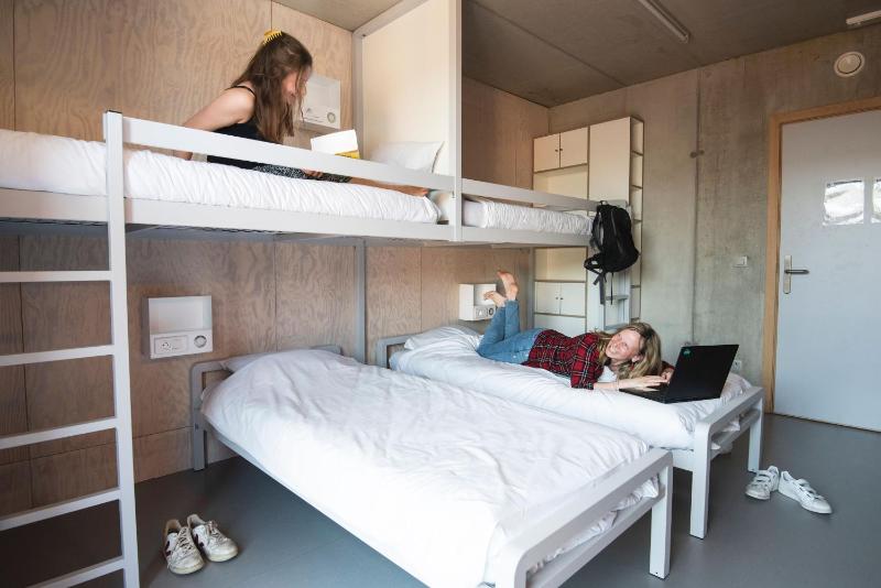 Twin Room with Bathroom image 1
